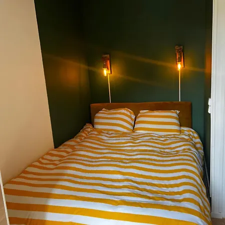 Un A Cote De La Cite Florale
