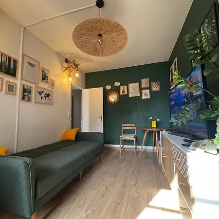 Un A Cote De La Cite Florale Апартаменты