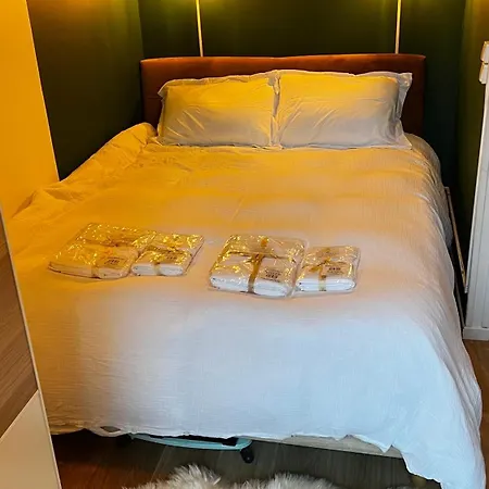 Un A Cote De La Cite Florale פריז