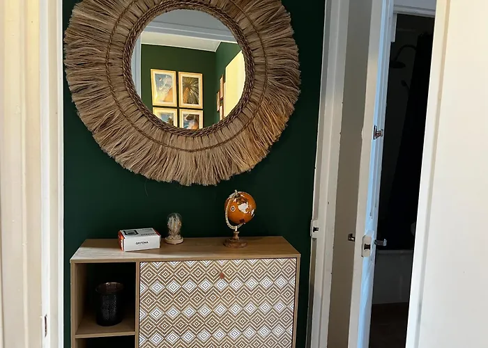 Un à Côté De La Cité Florale *