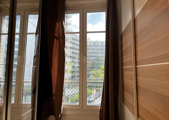 Un à Côté De La Cité Florale *