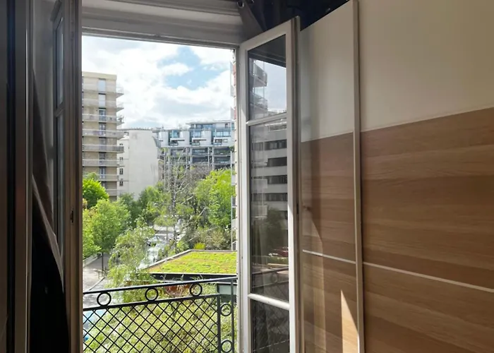 Appartement Un à Côté De La Cité Florale *